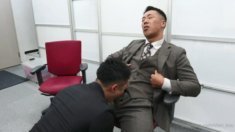 CHIN KOU辦公室被同事顏身寸——万客视频